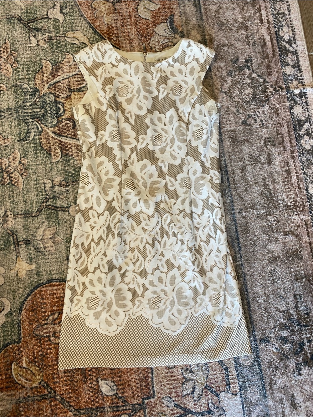 Sandra Darren White Floral Lace Overlay Shift Dress